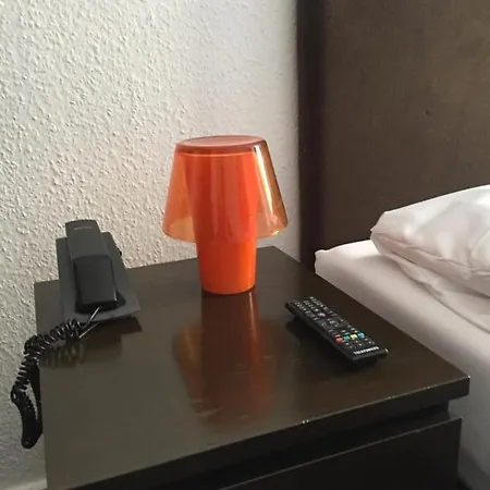 Tom's Hotell 3*